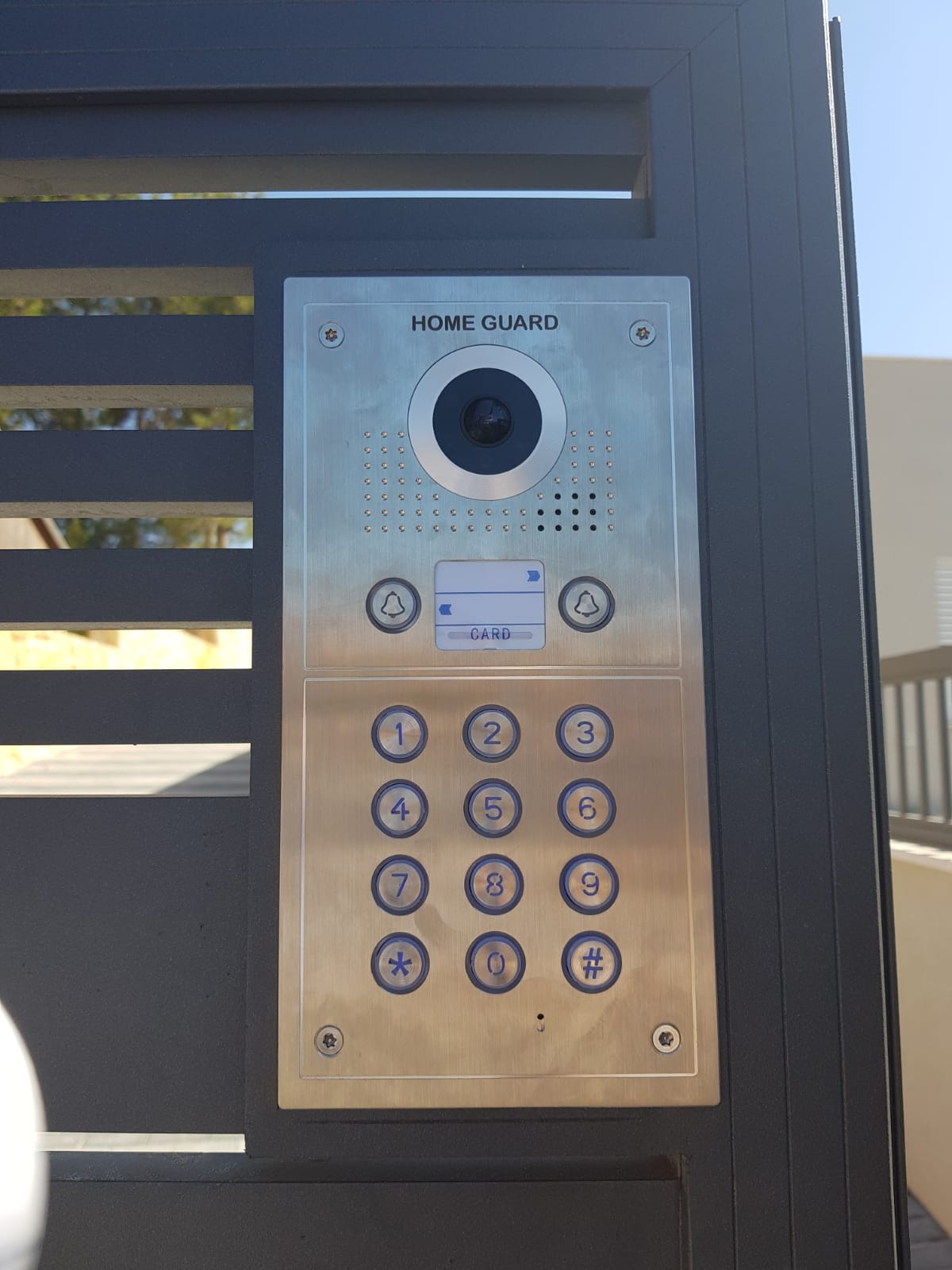 אינטרקום לשער אינטרקום לשער כניסה, משולב בקו אפס התקנה שקועה